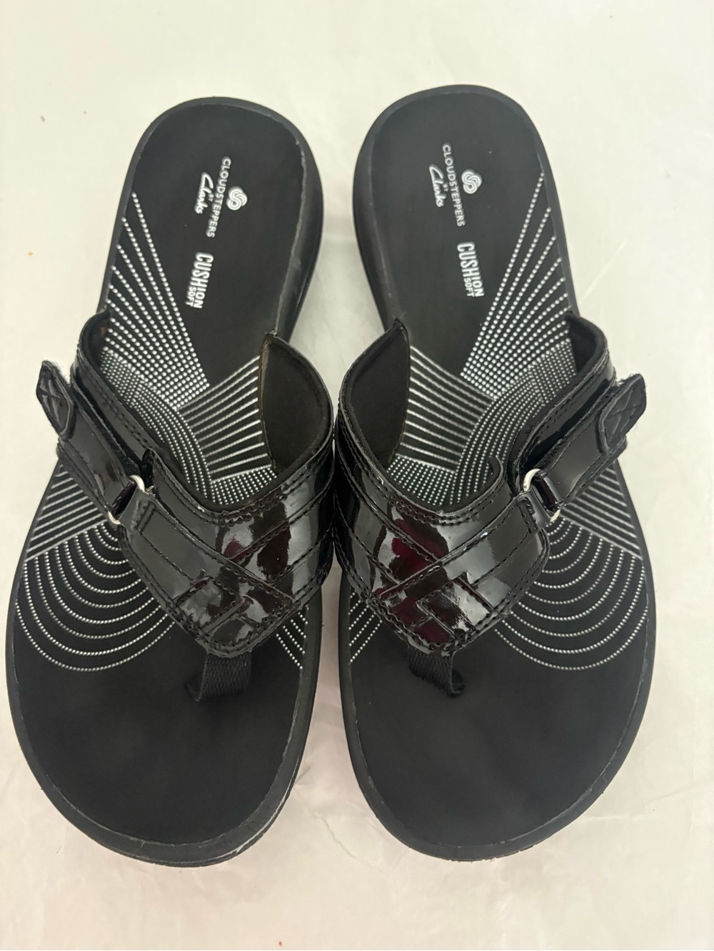Cloudsteppers by Clarks Women's Black Patent Thong Sandals size 7